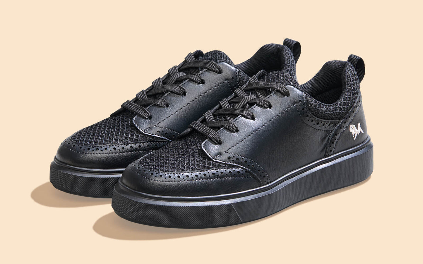 Pure Motion Sneakers : Black