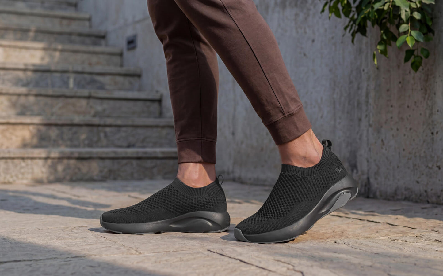 Begin Walk Soothe Slip Ons for Men : Black