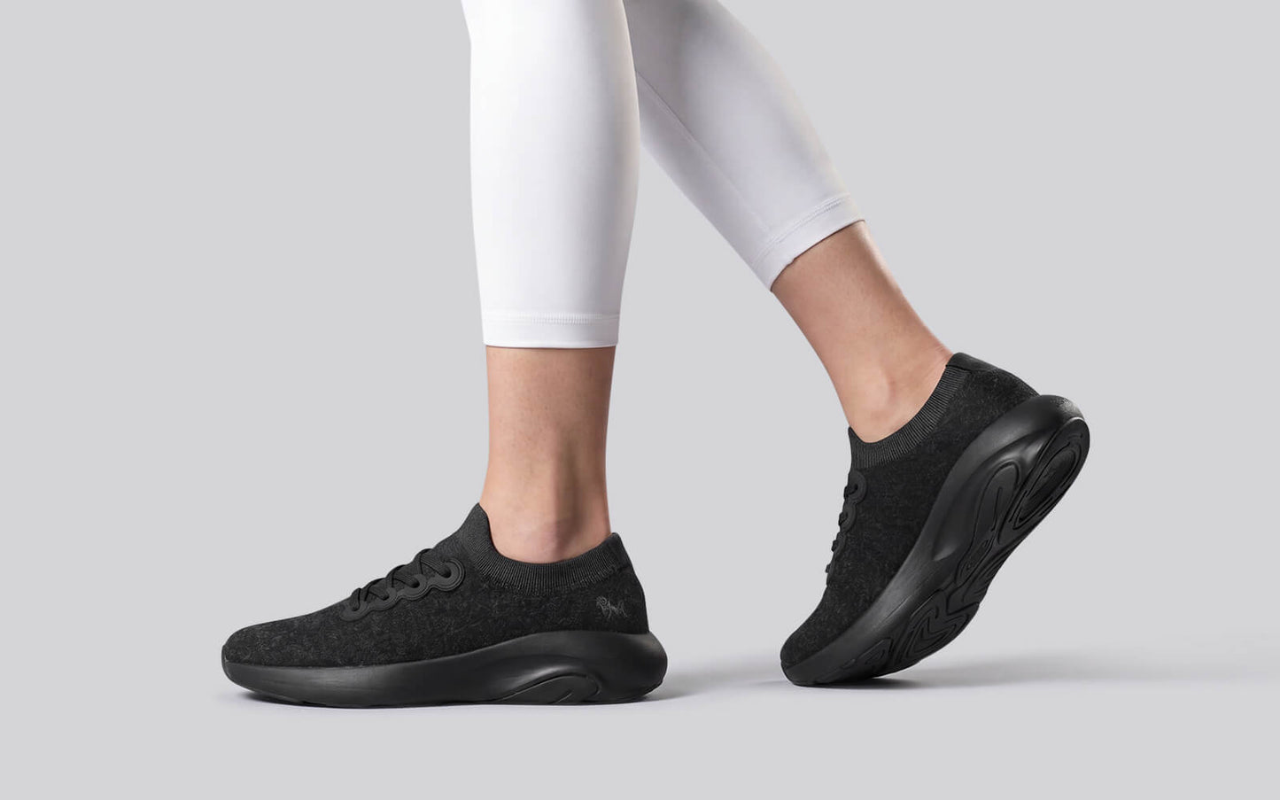 Lush Glider For Women : Black