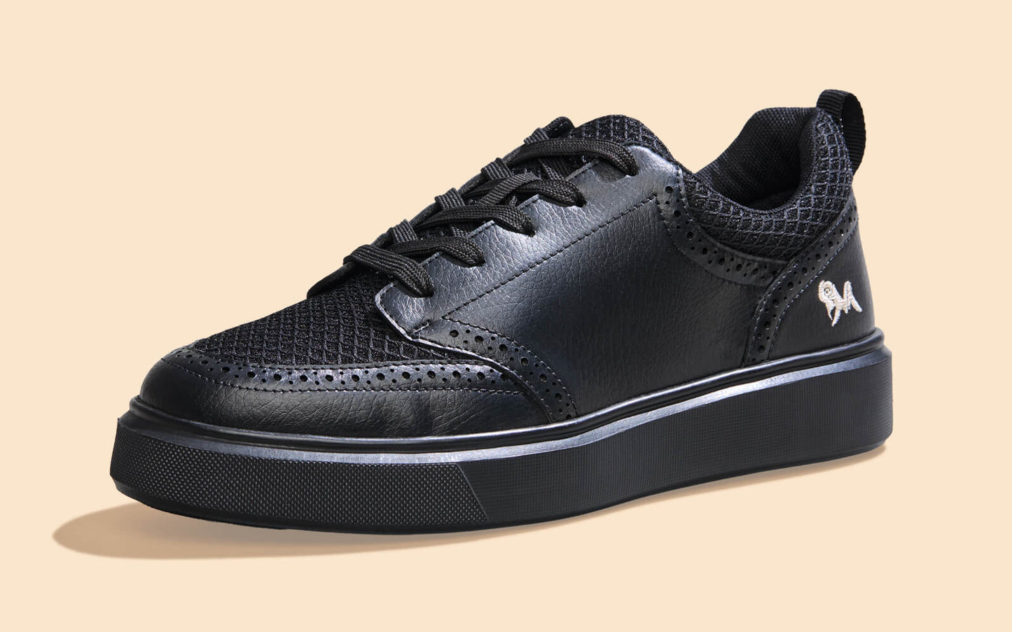 Pure Motion Sneakers : Black